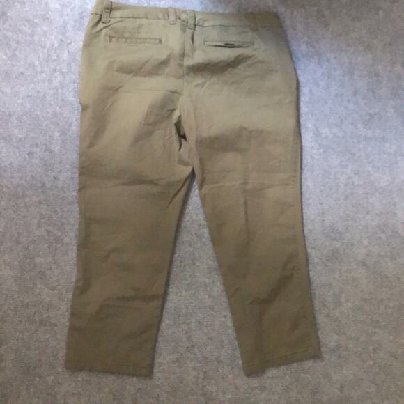 JCP Women’s Chino Zip Front Capri Style Pants Sz 12 P - Picture 2 of 9